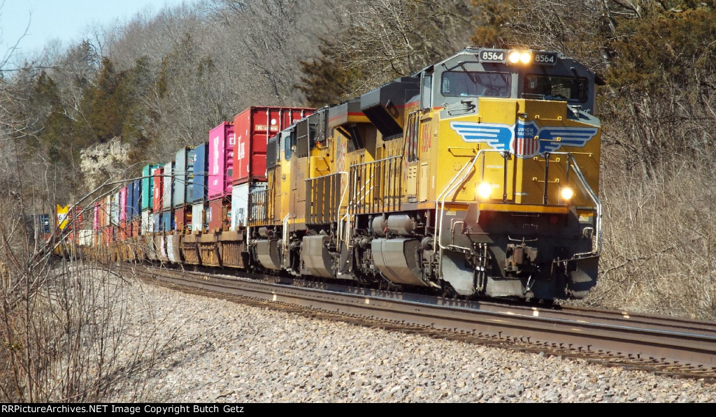 UP 8564 on an intermodal.....